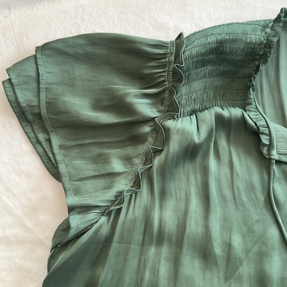 T Tahari Plus Size Green Top - Picture 8 of 10